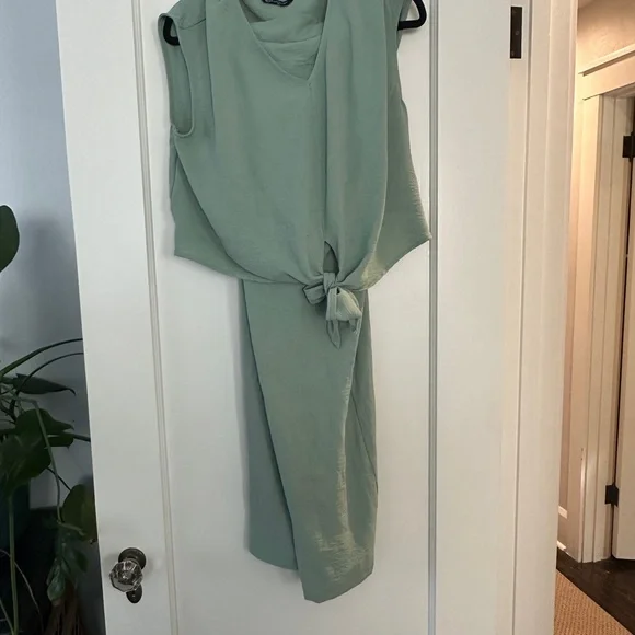 2 peice Wide Leg Set Pretty Garden Sage Green - Picture 1 of 4